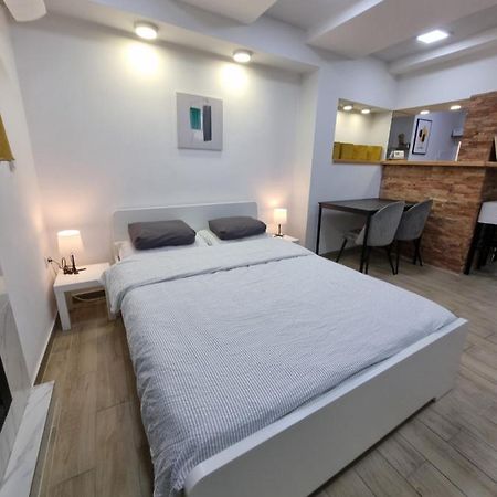 Elegant Yellow Submarine Appartement Belgrado Buitenkant foto