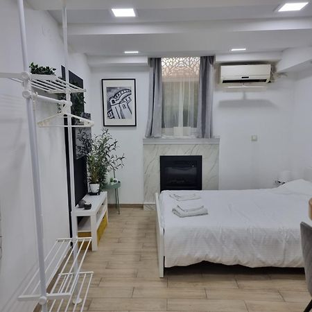 Elegant Yellow Submarine Appartement Belgrado Buitenkant foto