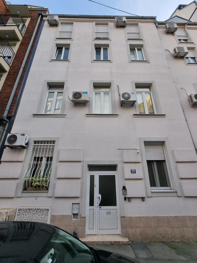 Elegant Yellow Submarine Appartement Belgrado Buitenkant foto