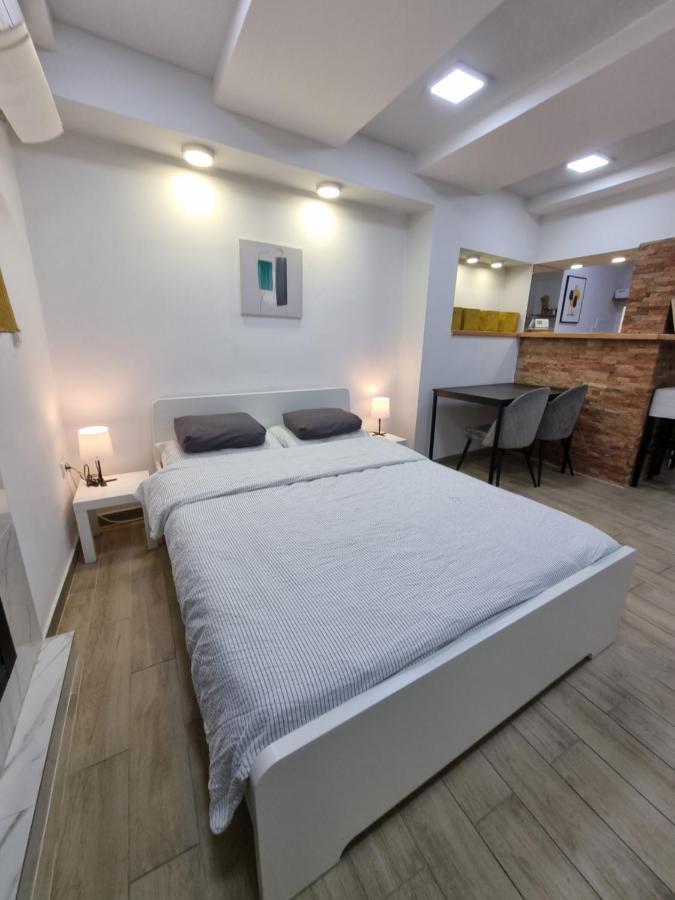 Elegant Yellow Submarine Appartement Belgrado Buitenkant foto