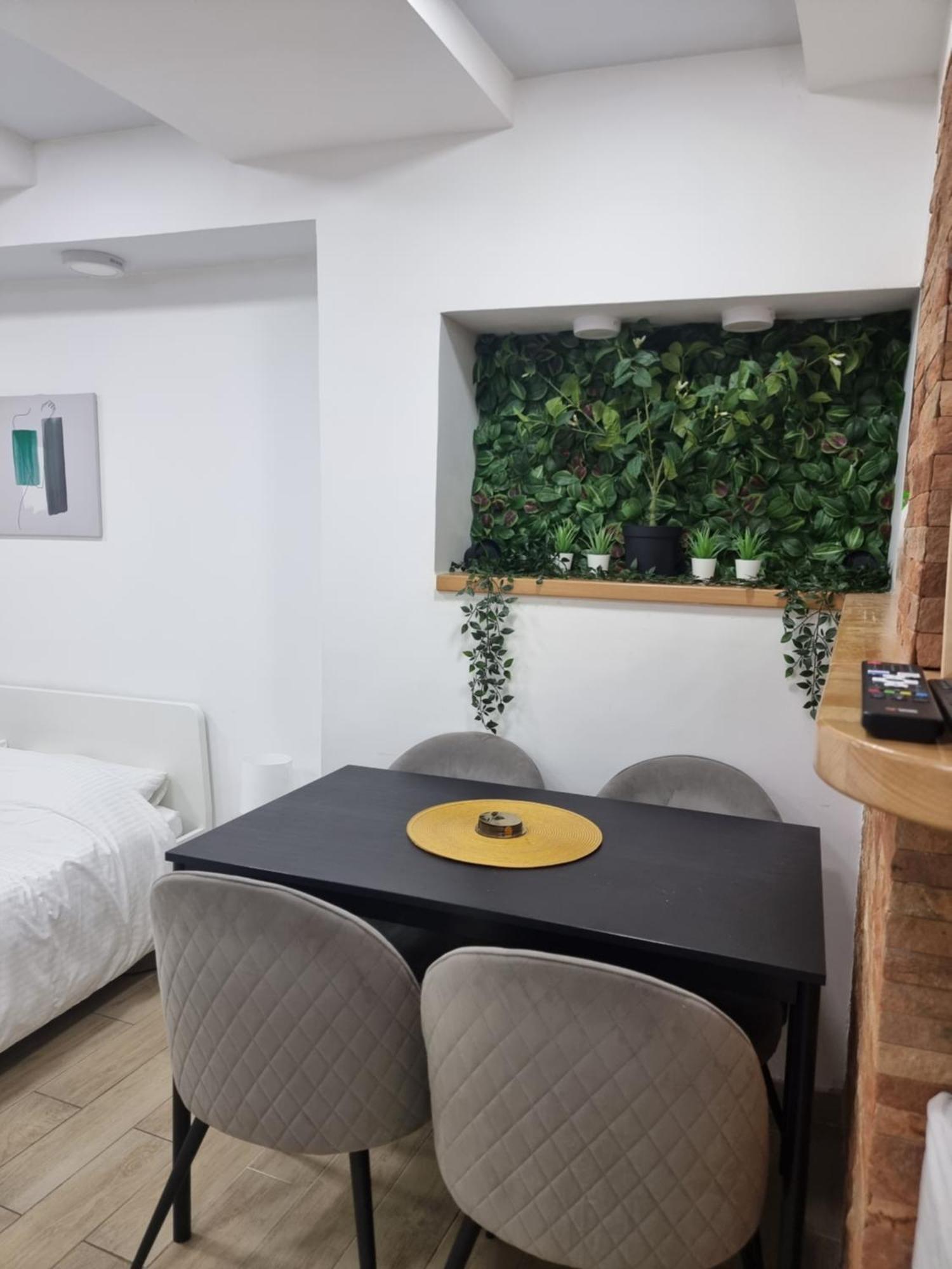 Elegant Yellow Submarine Appartement Belgrado Buitenkant foto